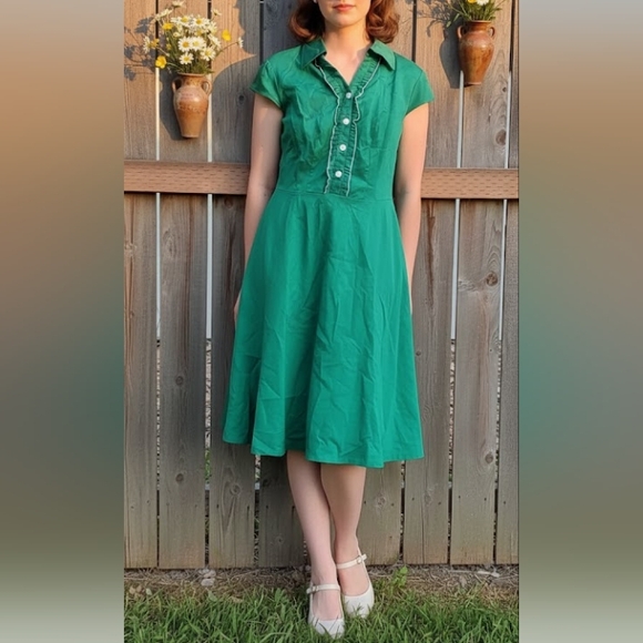 Dresses & Skirts - Green Vintage Style Dress